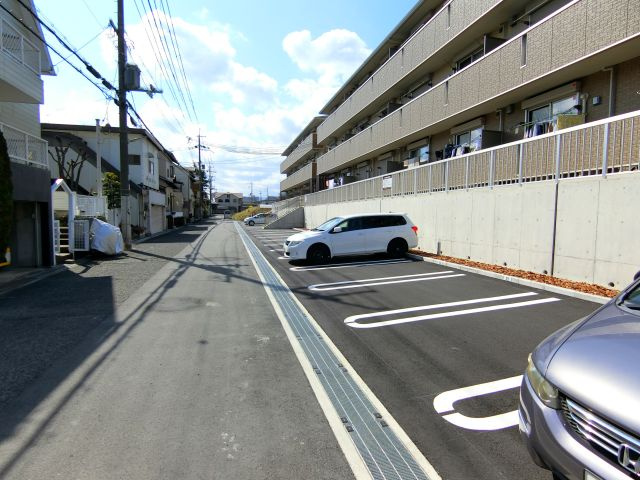 カーサ高善　Ａ棟の駐車場