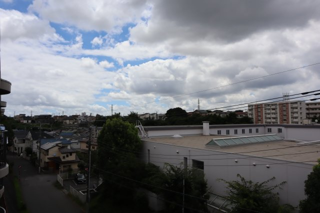 コープ野村新検見川　４ＬＤＫ　一番上の部屋　三方角住戸の展望