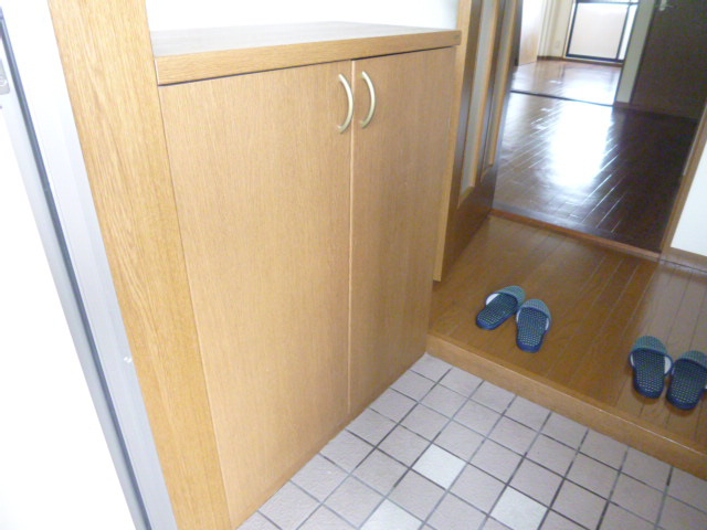 倉敷市児島田の口２丁目のアパートの玄関