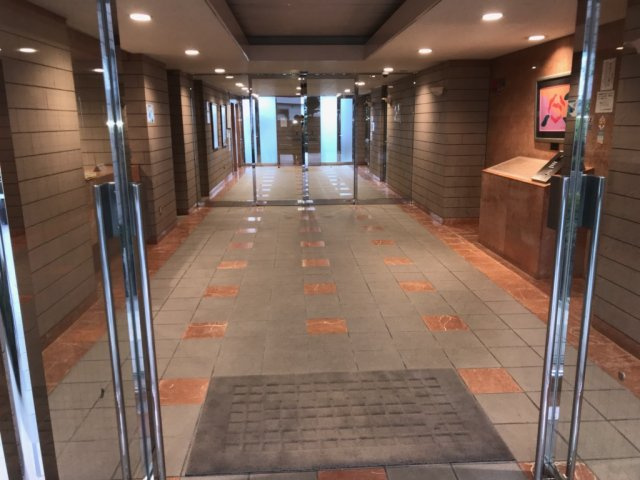 サーパス大東泉町のエントランス