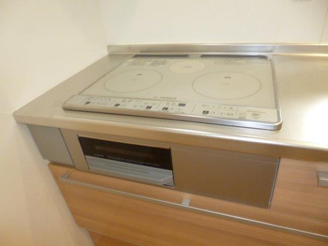 エターニアのキッチン|3口IHコンロ