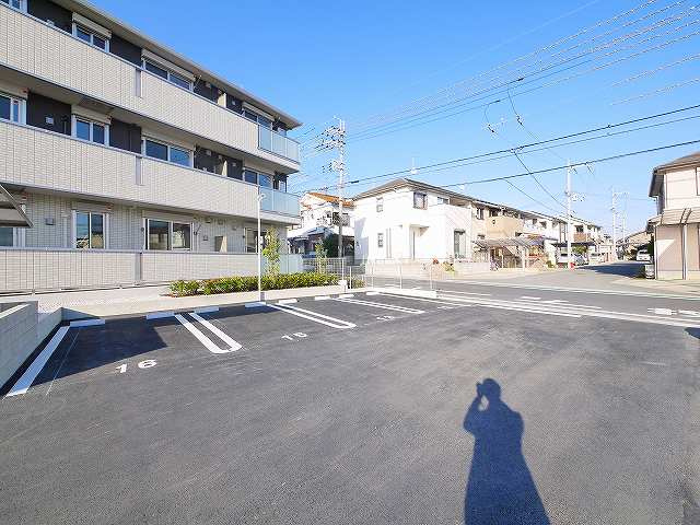 グランドレーヴェンの駐車場|駐車場があるので、車を買う予定の方も安心です