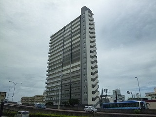 【外観】 | プレサンスロジェ牧港レーヴタワー