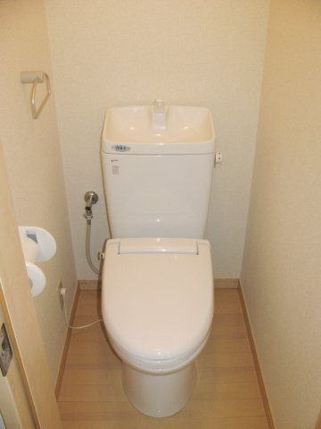 カーサオカⅡのトイレ|※写真は同タイプの別室になります