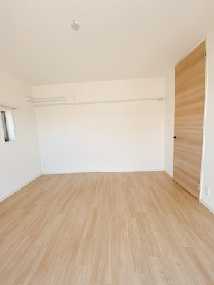 【寝室】 | 櫻レジデンス | 洋室7.7帖☆ウォークインクローゼットがあります！お洋服の多い方も安心の収納力◎