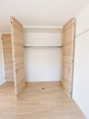 【収納】 | 櫻レジデンス | 洋室6帖のお部屋にあるクローゼットです！洋室のお部屋それぞれにクローゼットがあると便利ですね☆