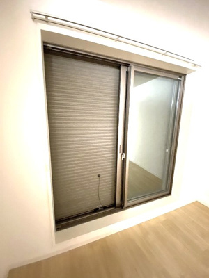 【セキュリティ】 | 櫻レジデンス | 防犯シャッター雨戸付きなので夜やお出かけ時も安心です！雨戸は冬場の寒さ対策にもなります◎