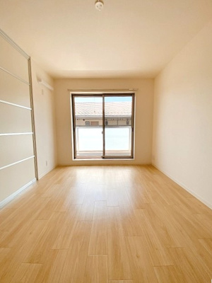 【洋室】 | 櫻レジデンス | 南東向き洋室7.5帖☆バルコニーに繋がるお部屋です♪洋室なのでお掃除もカンタンです！