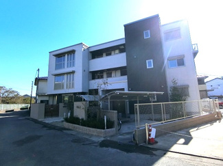 【外観】 | 積水ハウス施工の築浅マンション♪スーパーやコンビニが近くて便利な住環境です！「向ヶ丘遊園」駅・「登戸」駅まで徒歩圏内☆