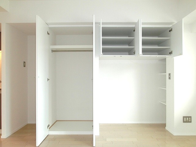 RESIDIA新御徒町の収納|レジディア新御徒町のクローゼットです