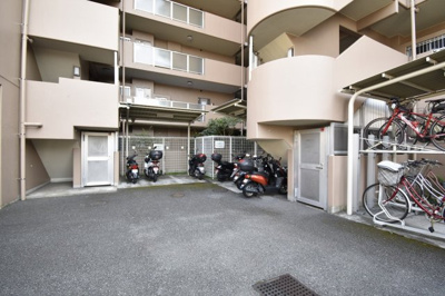 【その他共用部分】 | サングレイス川崎 | バイク置場