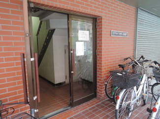 【エントランス】 | JR京浜東北線・根岸線「石川町」駅徒歩3分、JR京浜東北線「関内」駅徒歩10分、横浜市営地下鉄ブルーライン「伊勢佐木長者町」駅徒歩12分！