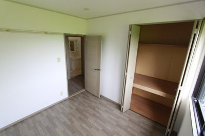 【洋室】 | セピアコート | 明るい洋室です