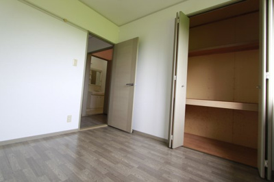 【洋室】 | セピアコート | 個人の部屋や寝室として使える洋室です