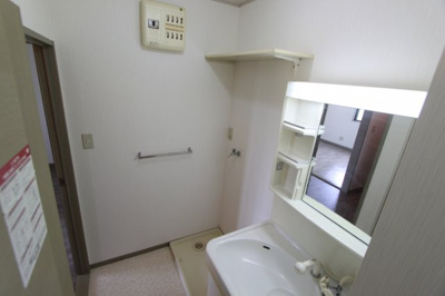 【洗面所】 | セピアコート | 忙しい朝には欠かせない洗面所です