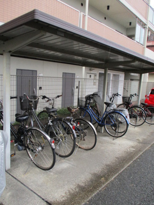 【その他共用部分】 | ガーデンココルル | 屋根付きの駐輪場です
