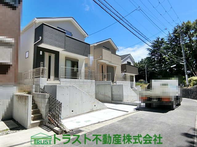 神戸市垂水区多聞台　全３区画　新築戸建の前面道路含む現地写真