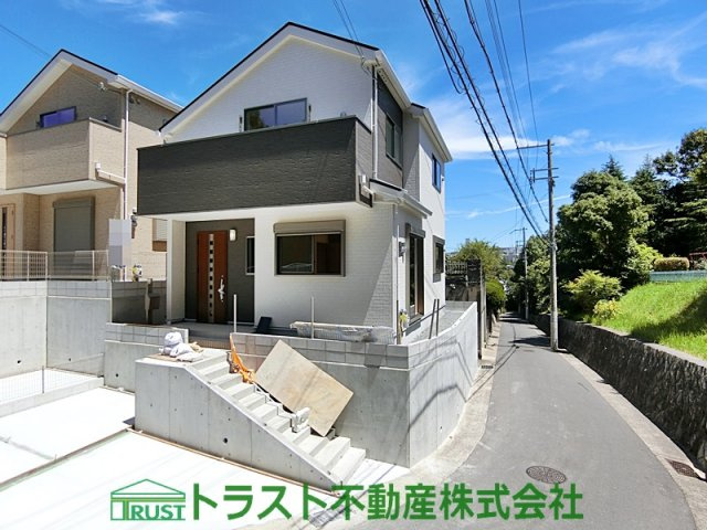 神戸市垂水区多聞台　全３区画　新築戸建の前面道路含む現地写真