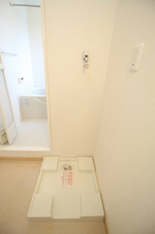 マロニエハイツⅠの洗面所|室内洗濯機置場です。
