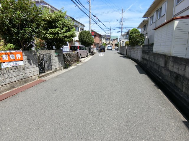 神戸市西区玉津町水谷　中古戸建の前面道路含む現地写真