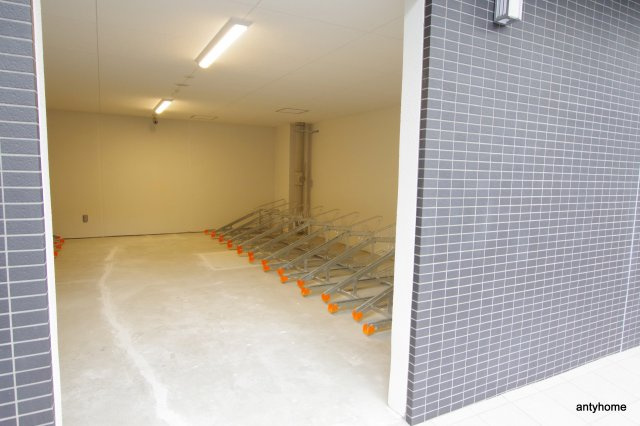 アドバンス大阪フェリシア　仲介手数料無料の駐車場