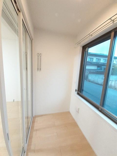 Ｍ’ｓ　ｇａｒｄｅｎ竹原中央Ⅰの居間・リビング|サンルーム