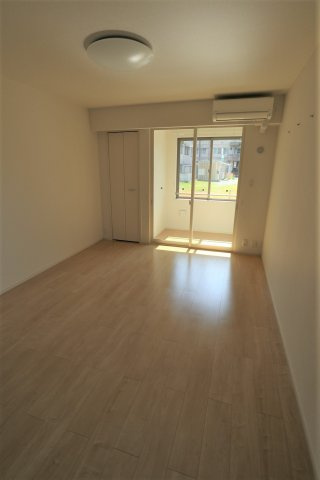 Ｍ’ｓ　ｇａｒｄｅｎ竹原中央Ⅰの居間・リビング