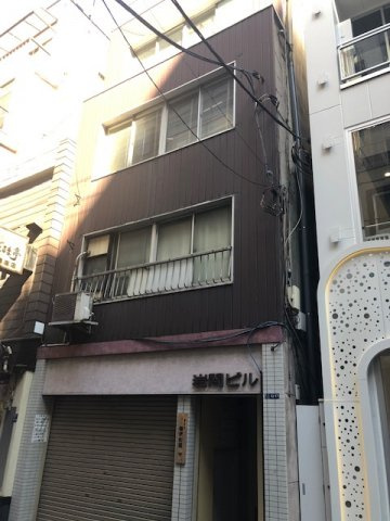 岩間ビルの外観