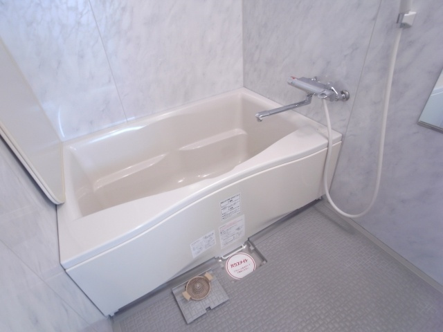 ルナステーションの浴室|足のびのびバスルーム！