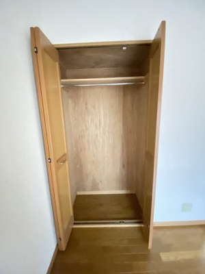 【収納】 | ID壱番館 | 洋室6帖のお部屋にあるクローゼットです☆大切なお洋服もしわにならないようにハンガーがけができます！