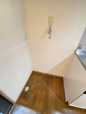 【設備】 | ID壱番館 | 玄関横にある室内洗濯機置き場です♪室内に置けるので洗濯機が傷みにくい☆