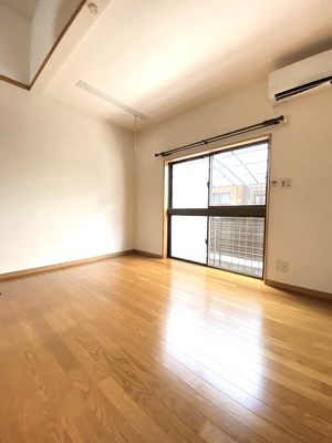 【洋室】 | ID壱番館 | 南向き洋室6帖☆洋室なのでお掃除もカンタンです！エアコン完備で1年中快適に過ごせます☆