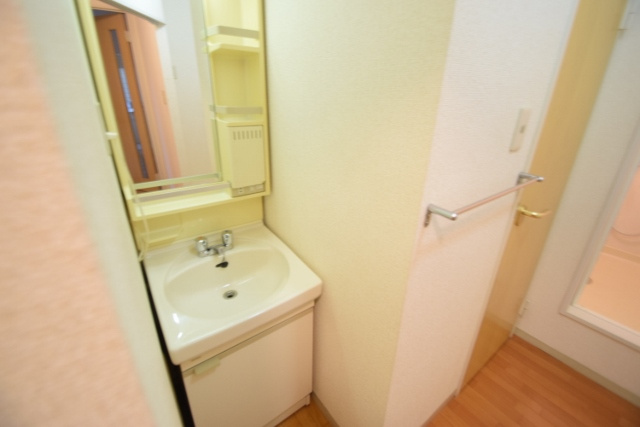 メゾンプレミールBの洗面所|独立洗面兼脱衣所有ります