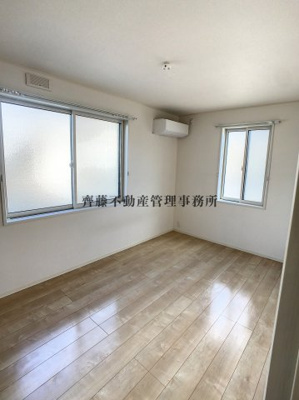 【洋室】 | ハイムスクエア石巻双葉２番館 | ウォークインクローゼットで洋服も荷物もスッキリ片付きます。