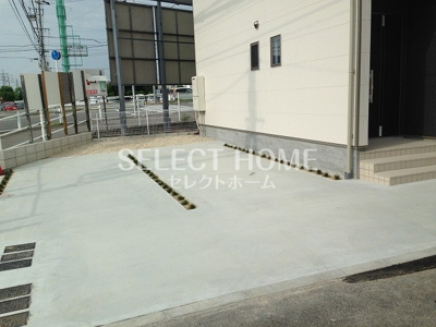 【駐車場】 | 保田様戸建賃貸住宅 | 車をお持ちの方に嬉しい駐車場付きの物件です
