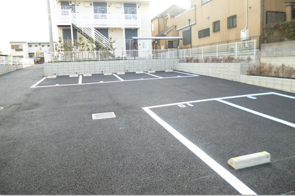 シャインブルーの駐車場