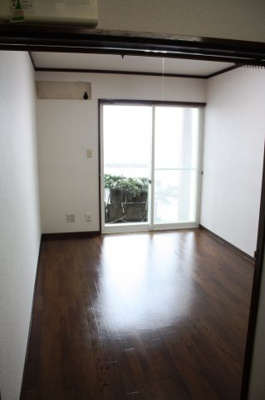 【洋室】 | オーシャンハイツ | 落ち着いた色調の洋室です