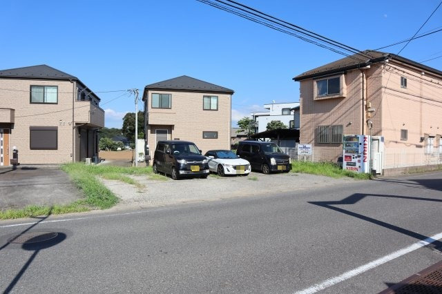 八千代市萱田　売地　約４２坪　東・西側両面道路につき開放感があります。の前面道路含む現地写真