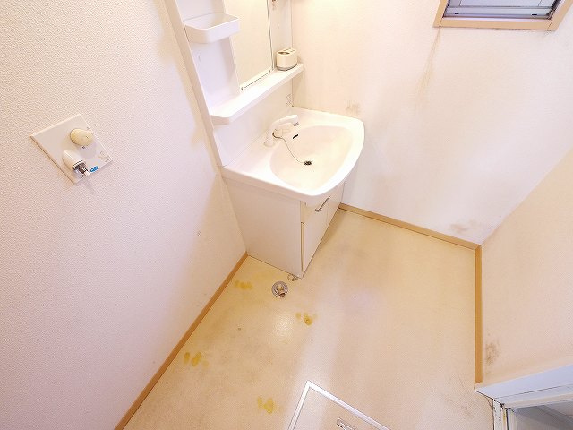 シュウ　メゾン　Ａ・Ｂの洗面所|忙しい朝には欠かせない洗面所です