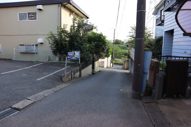 八千代市大和田新田　売地　約２９坪　整形地　建築条件なしの前面道路含む現地写真