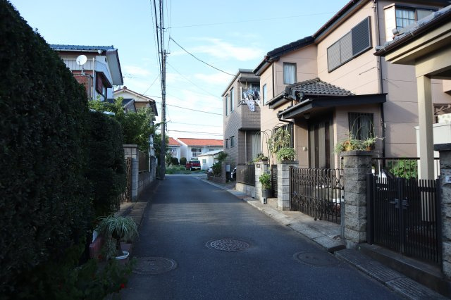 八千代市大和田新田　売地　約２９坪　整形地　建築条件なしの前面道路含む現地写真