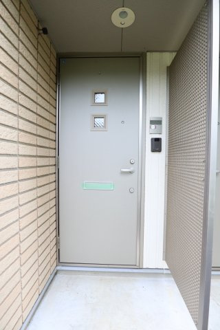 アンソレイエKの玄関
