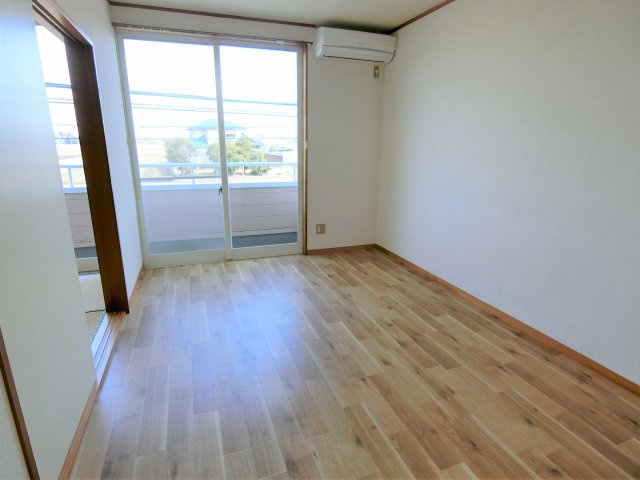 ハイツ横芝の洋室