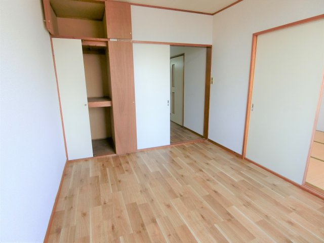 ハイツ横芝の洋室