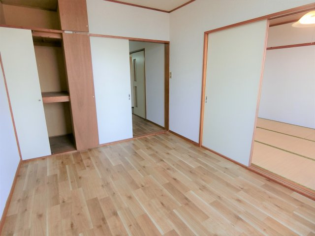 ハイツ横芝の洋室