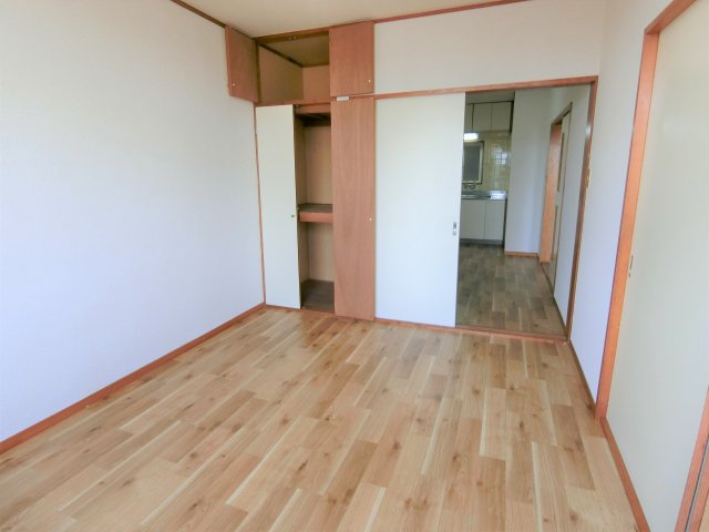 ハイツ横芝の洋室