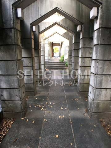【エントランス】 | イーストガーデンポプラ館 | 落ち着いたエントランスです