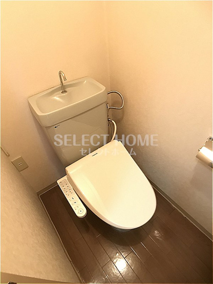 【トイレ】 | イーストガーデンポプラ館 | 落ち着いた色調のトイレです