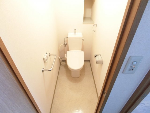 Pure和泉のトイレ|同物件別部屋イメージ写真