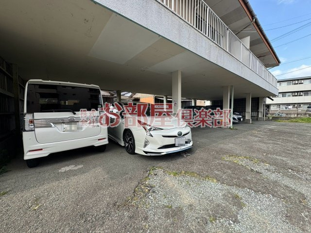田中アパートの駐車場|駐車場に車を止められます